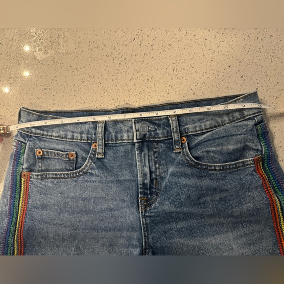 GAP Pride Rainbow Embroidered 3” Denim Shorts 27 New - Picture 12 of 15